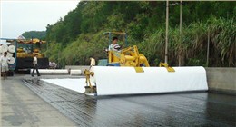 昆玉高速公路上土工布养护施工案例